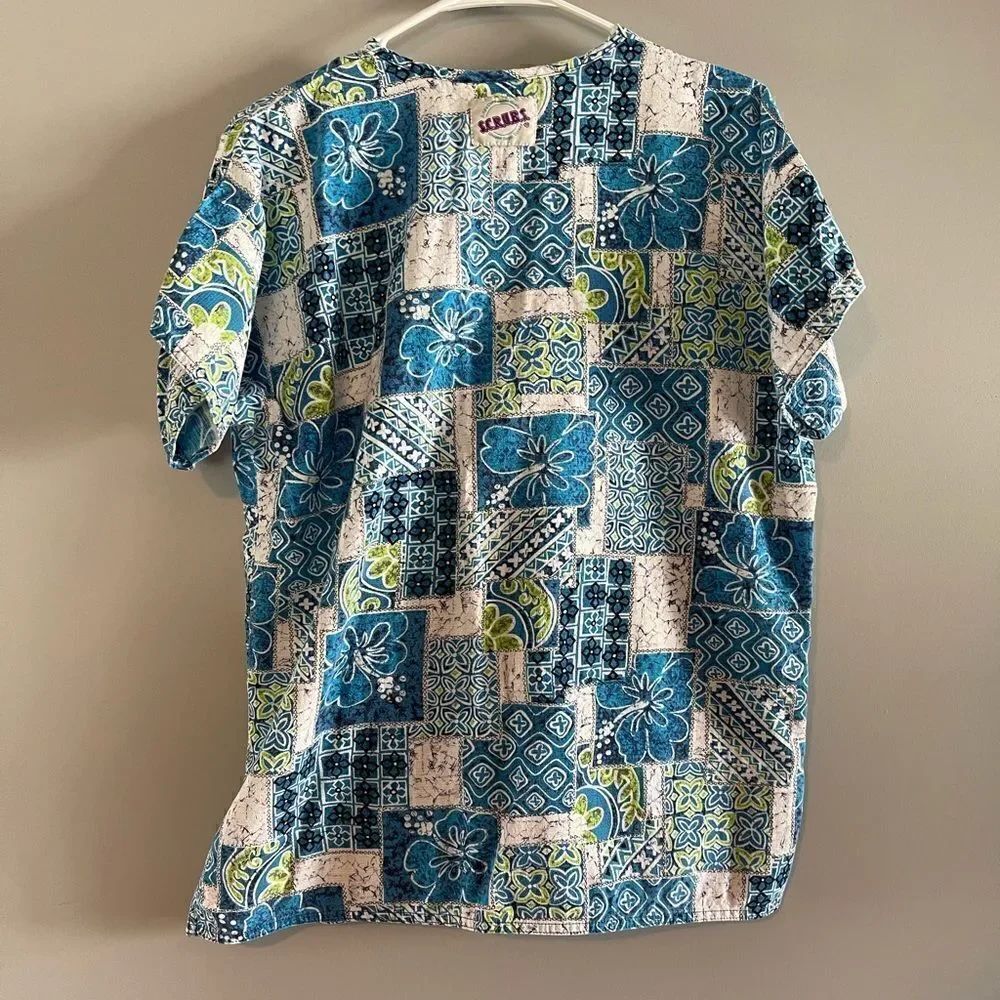 SCRUBS Multi-color Pattered Patchwork Scrub Top - Picture 4 of 9